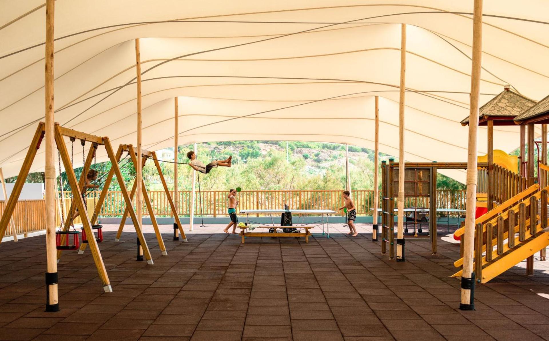 미트시스 알릴라 리조트 앤 스파 팔리라키 외부 사진 The Adventure Golf at the resort