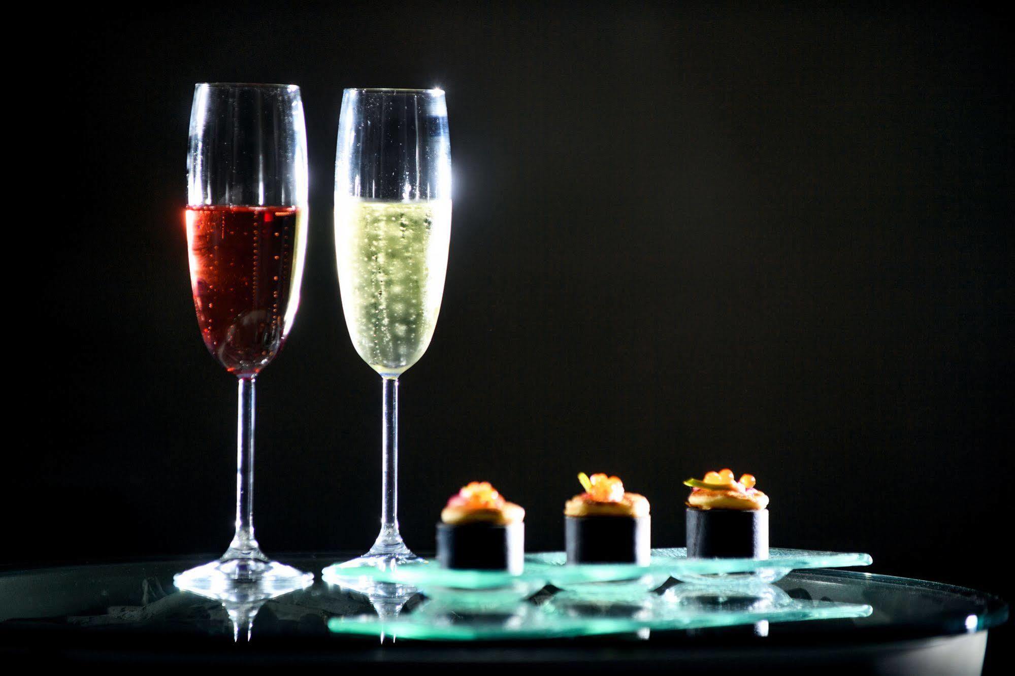 미트시스 알릴라 리조트 앤 스파 팔리라키 외부 사진 Champagne and sushi