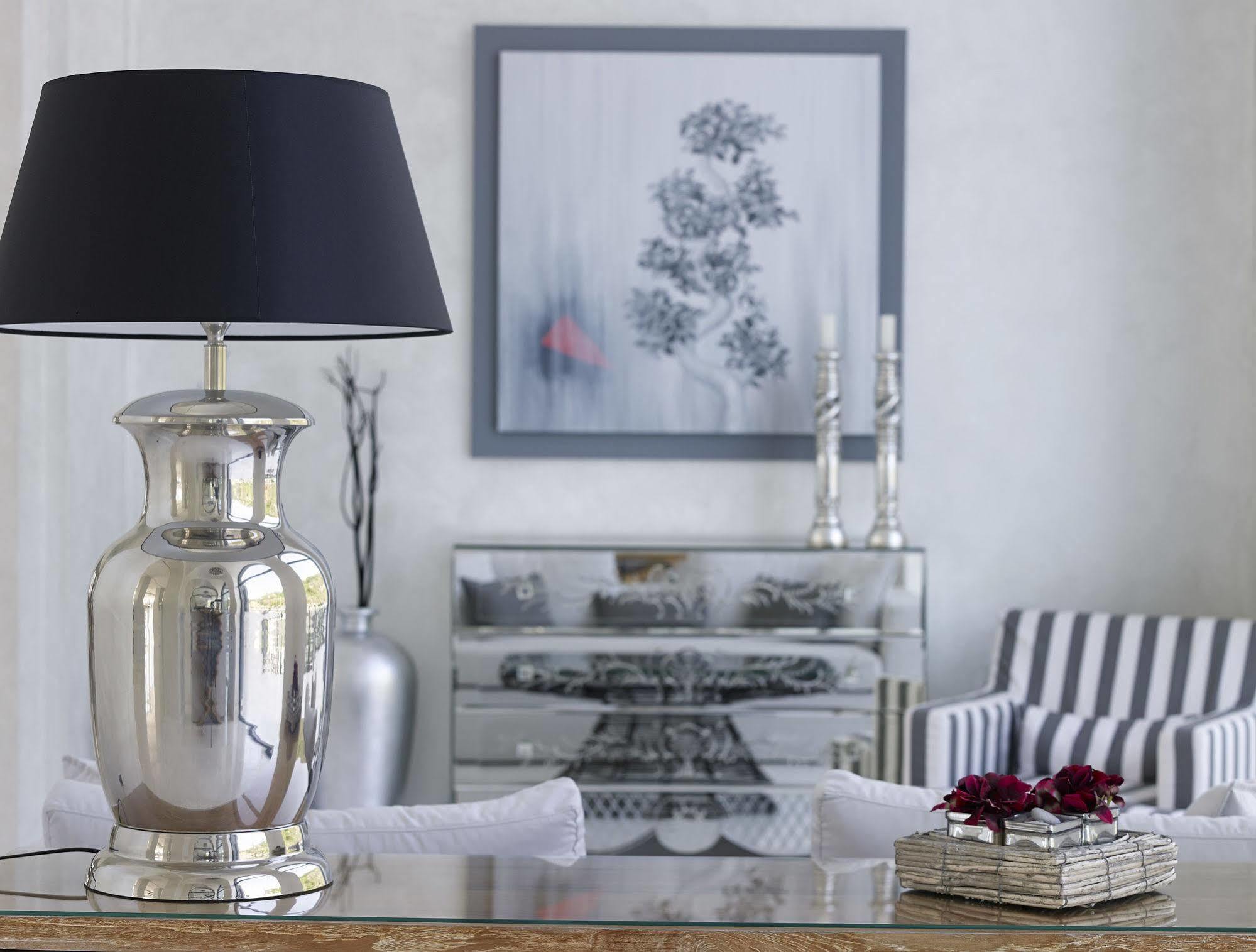 미트시스 알릴라 리조트 앤 스파 팔리라키 외부 사진 A table lamp