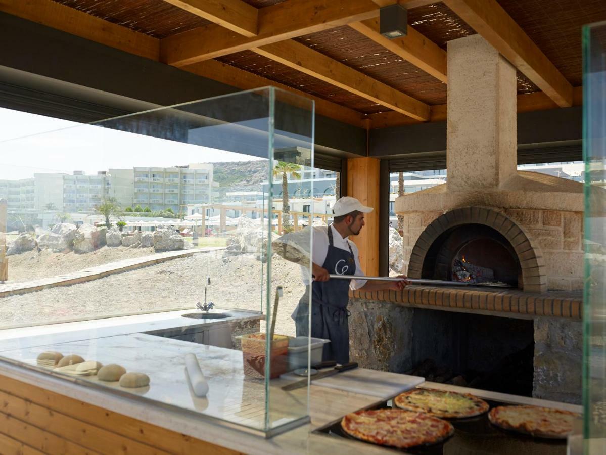미트시스 알릴라 리조트 앤 스파 팔리라키 외부 사진 A wood-fired oven in a restaurant in Egypt