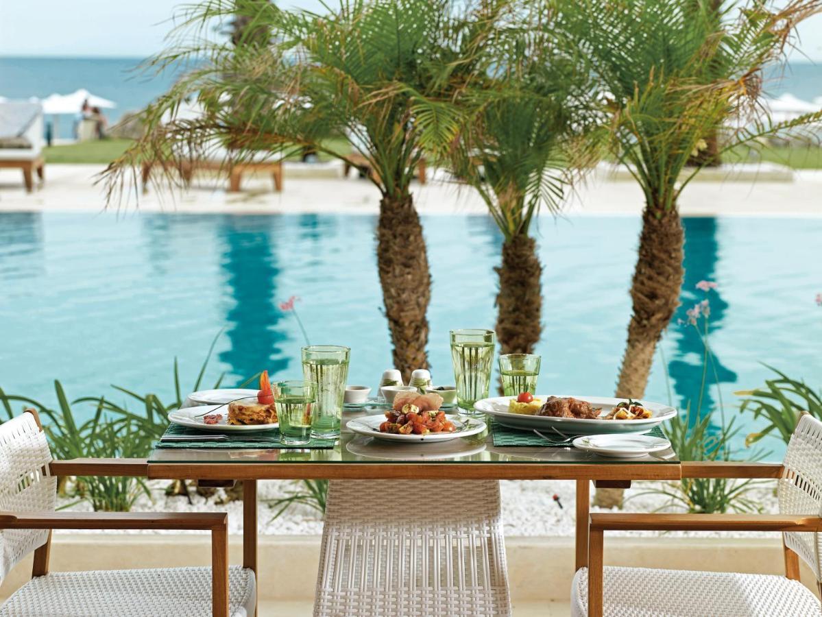 미트시스 알릴라 리조트 앤 스파 팔리라키 외부 사진 Poolside dining at the Four Seasons Resort