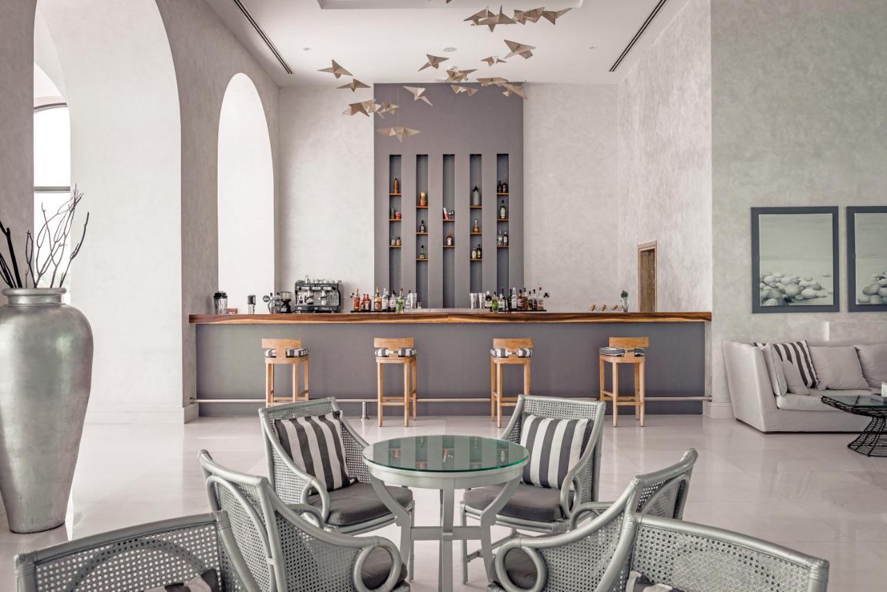 미트시스 알릴라 리조트 앤 스파 팔리라키 외부 사진 The bar at the hotel
