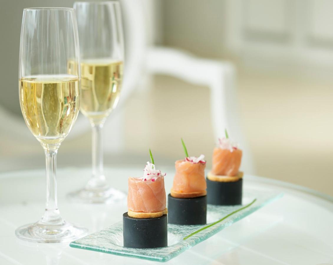 미트시스 알릴라 리조트 앤 스파 팔리라키 외부 사진 Champagne and canapés